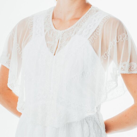 Beaded special occasion shrug / white shiny evening capelet / Sequin Ponch - Picture 6 of 6